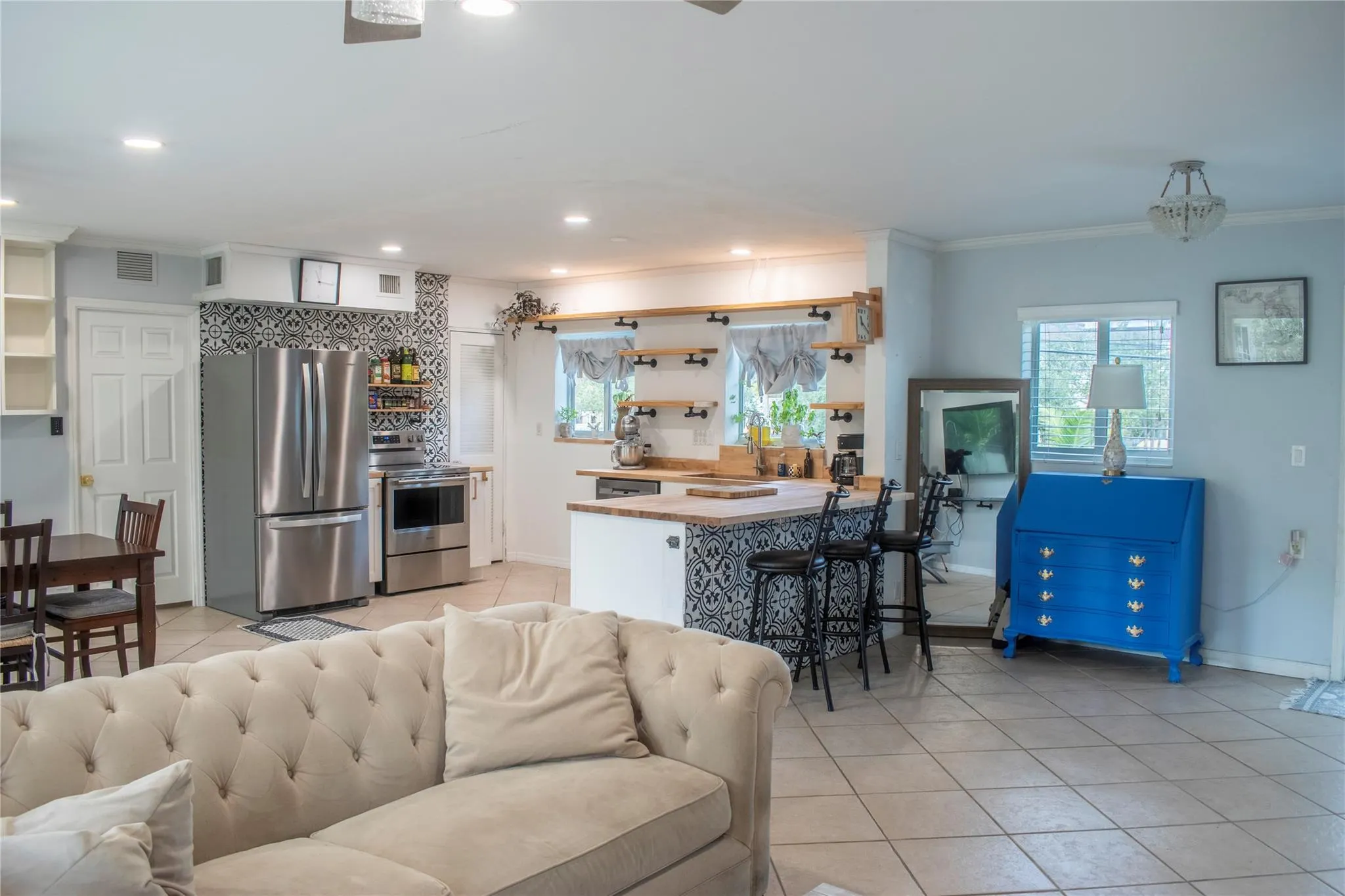 1000 SE 4th St, #209