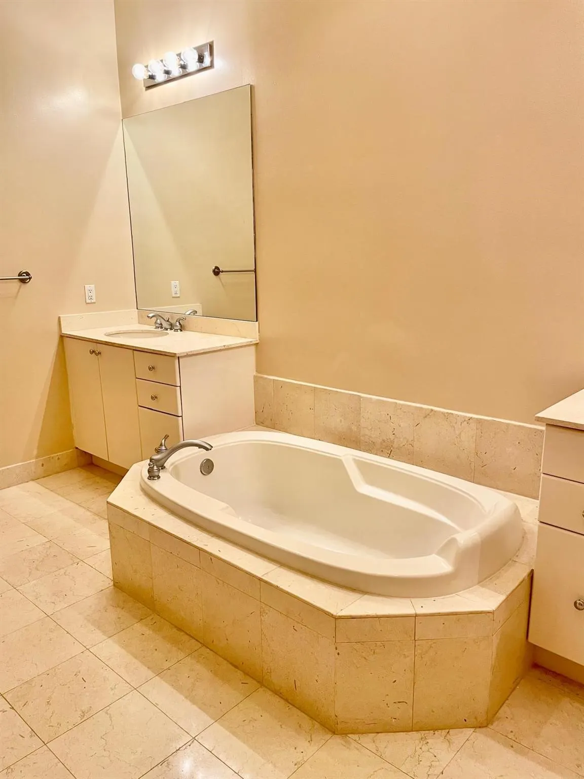 801 S Olive Ave, #409