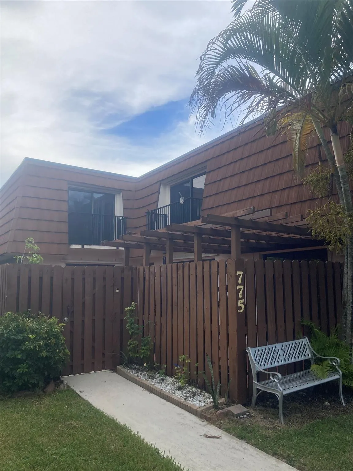 775 SW 120th Way