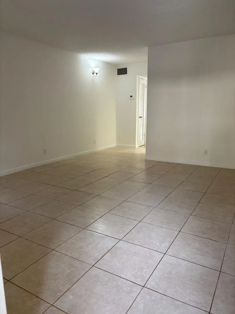 515 S Sequoia Dr, #103