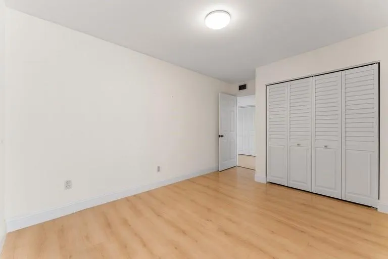 8925 Palm Tree Ln, #8925
