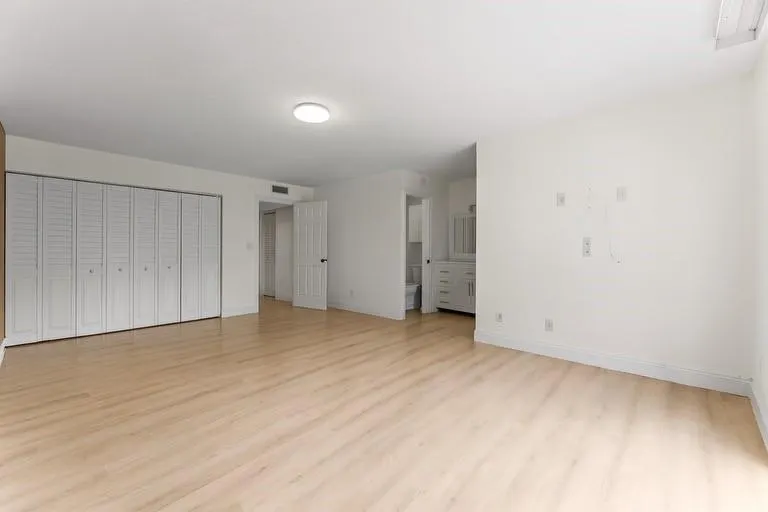 8925 Palm Tree Ln, #8925