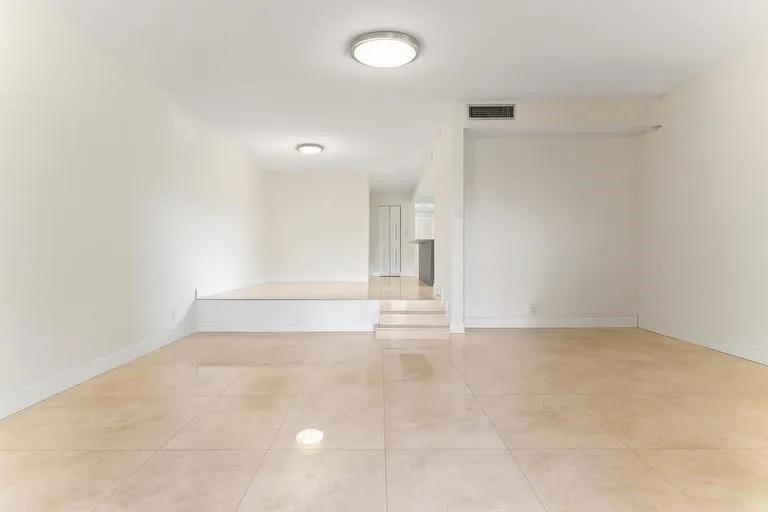 8925 Palm Tree Ln, #8925