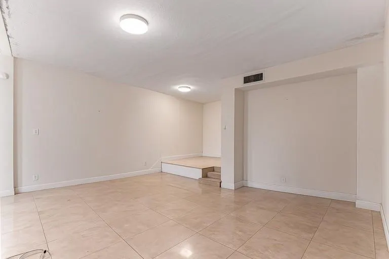 8925 Palm Tree Ln, #8925