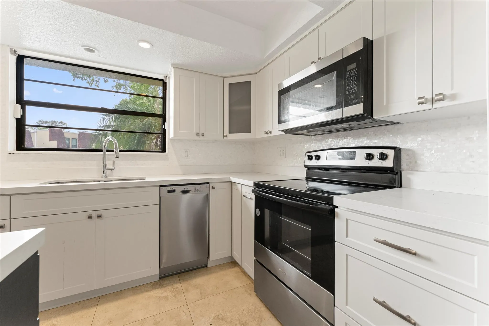 8925 Palm Tree Ln, #8925