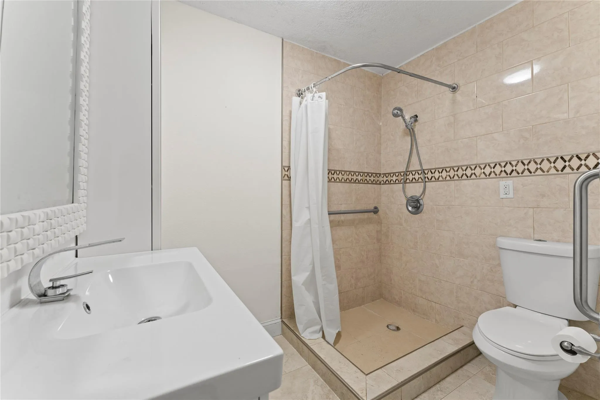8925 Palm Tree Ln, #8925