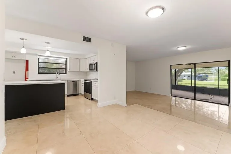 8925 Palm Tree Ln, #8925