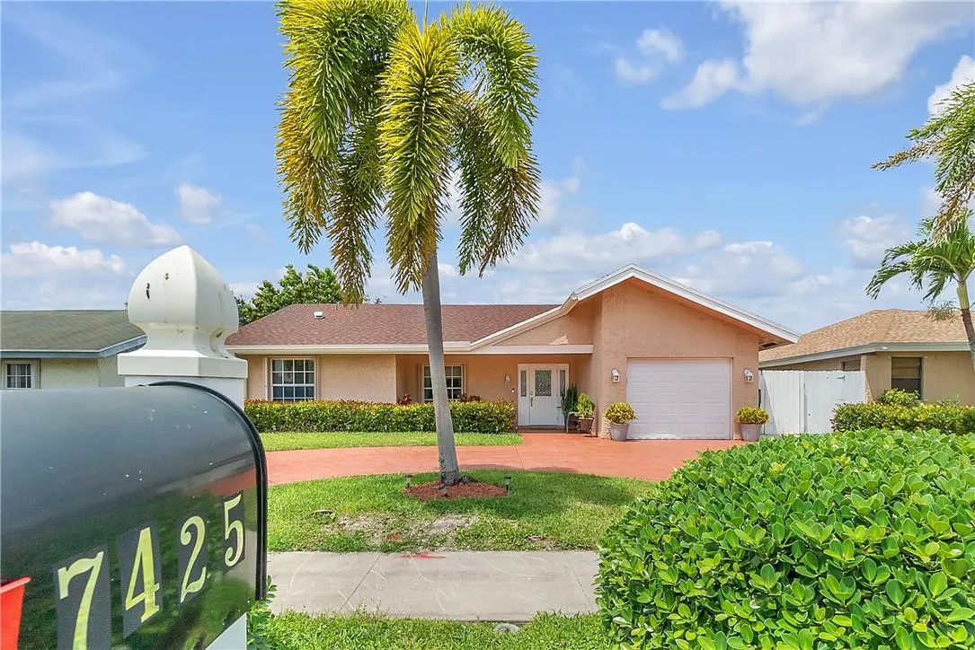 7425 SW 14th Ct