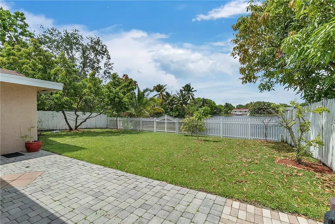 7425 SW 14th Ct