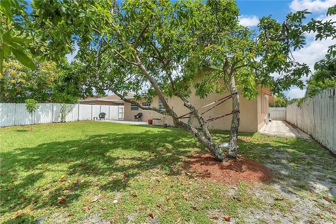 7425 SW 14th Ct