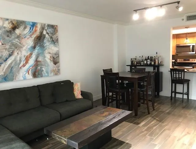 2000 N Bayshore Dr, #308