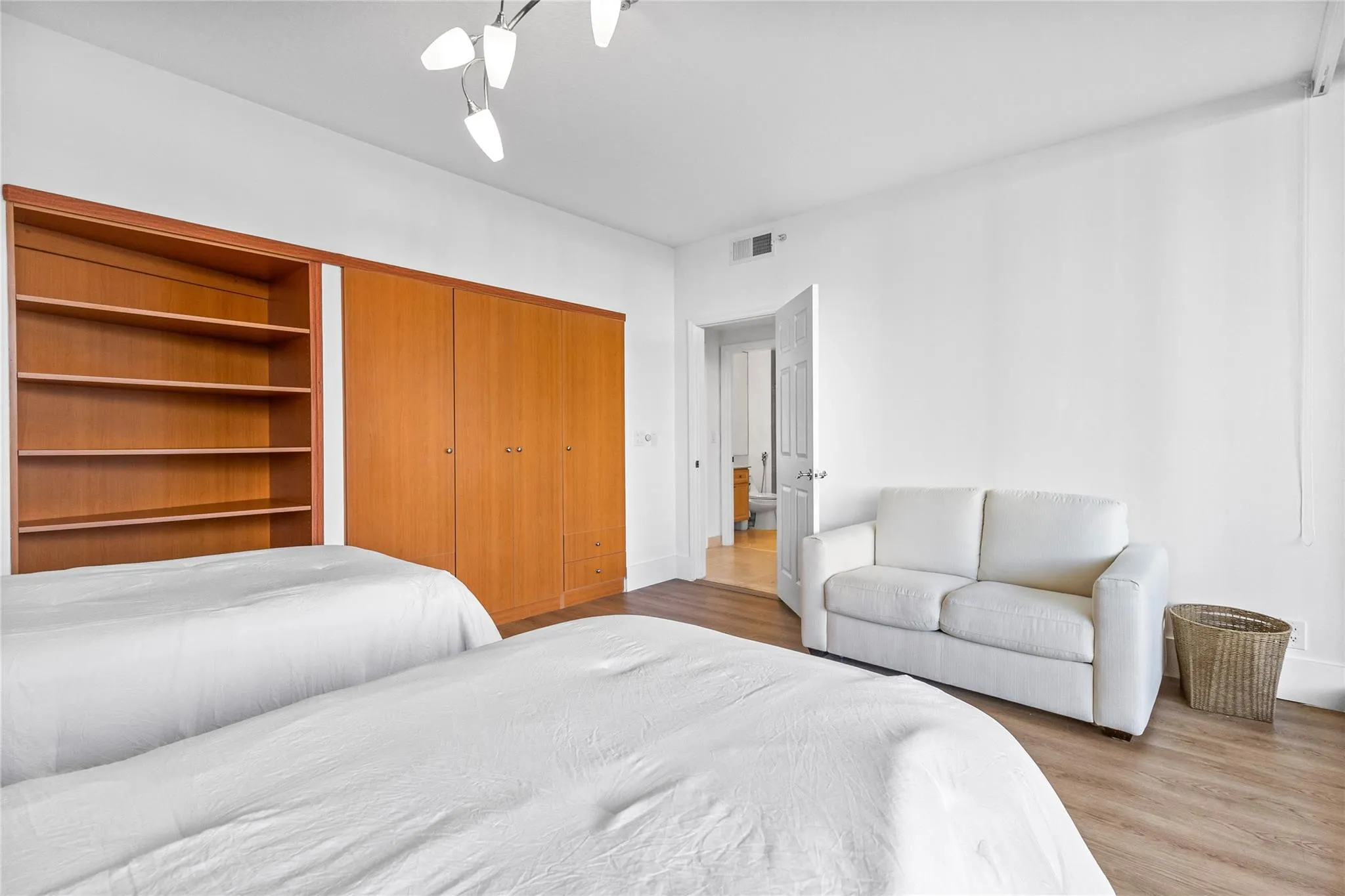 3200 N Ocean Blvd, #401