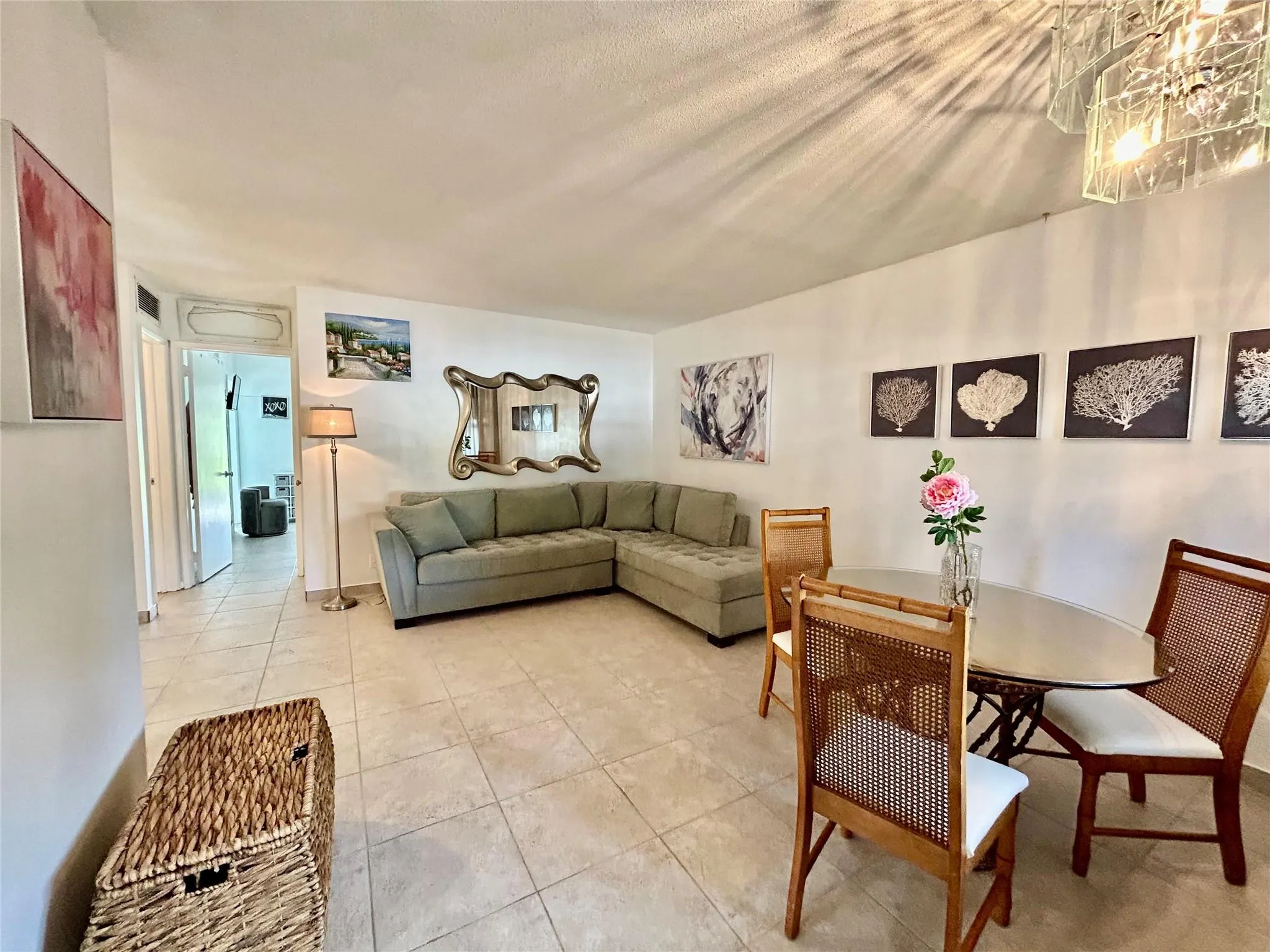 2050 NE 39th St, #N108