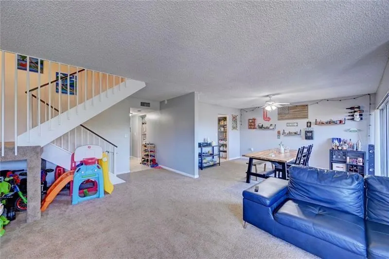 731 N Pine Island Rd, #404