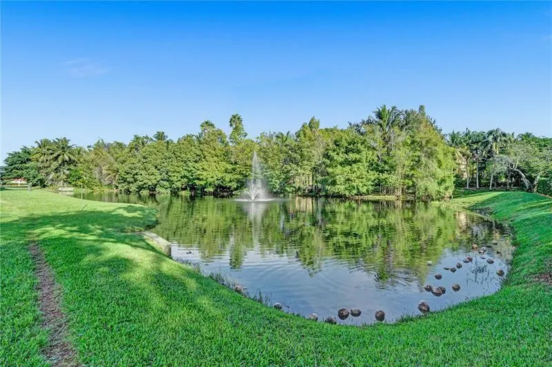 731 N Pine Island Rd, #404
