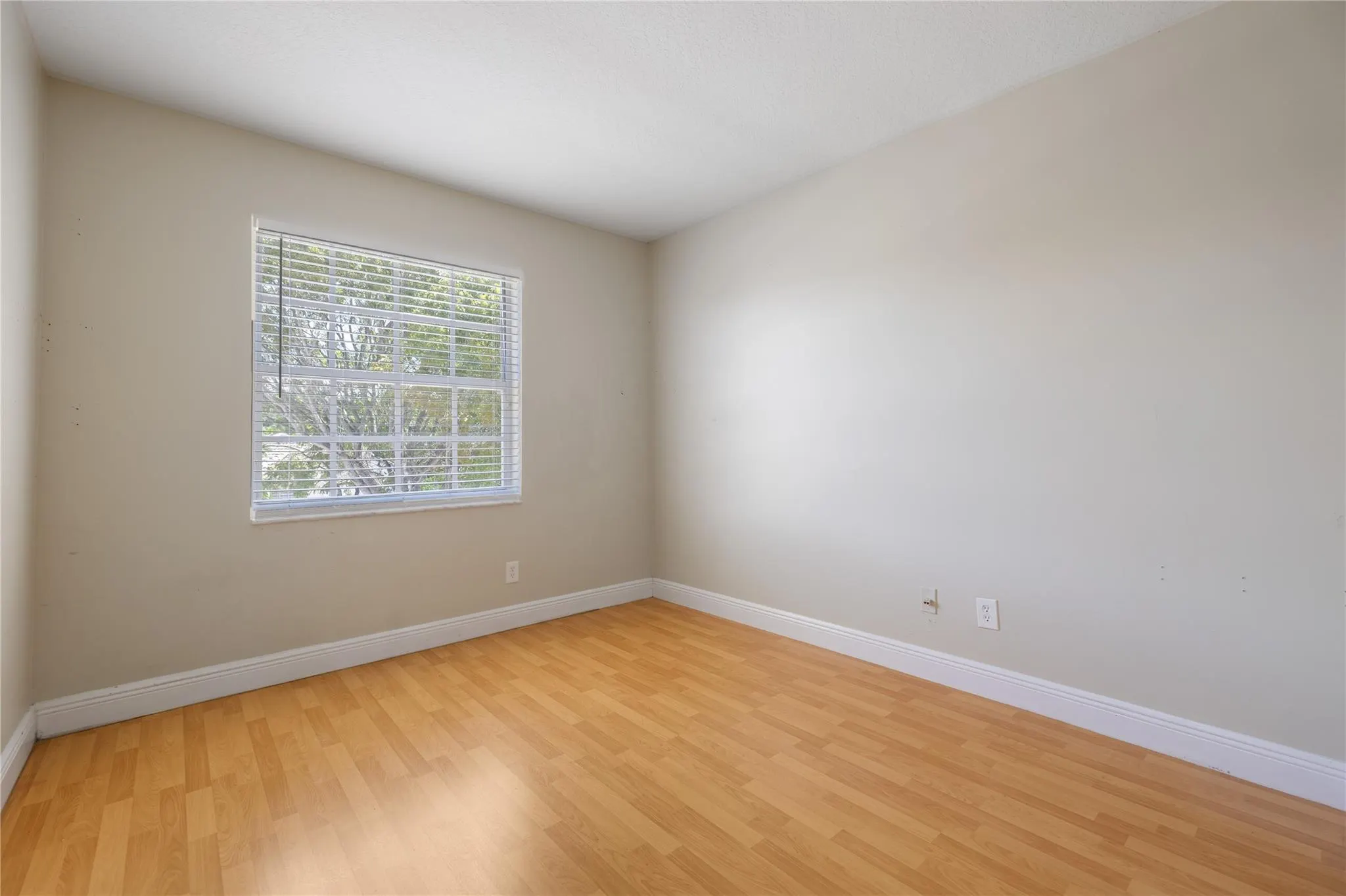 1512 SW 106th Ave