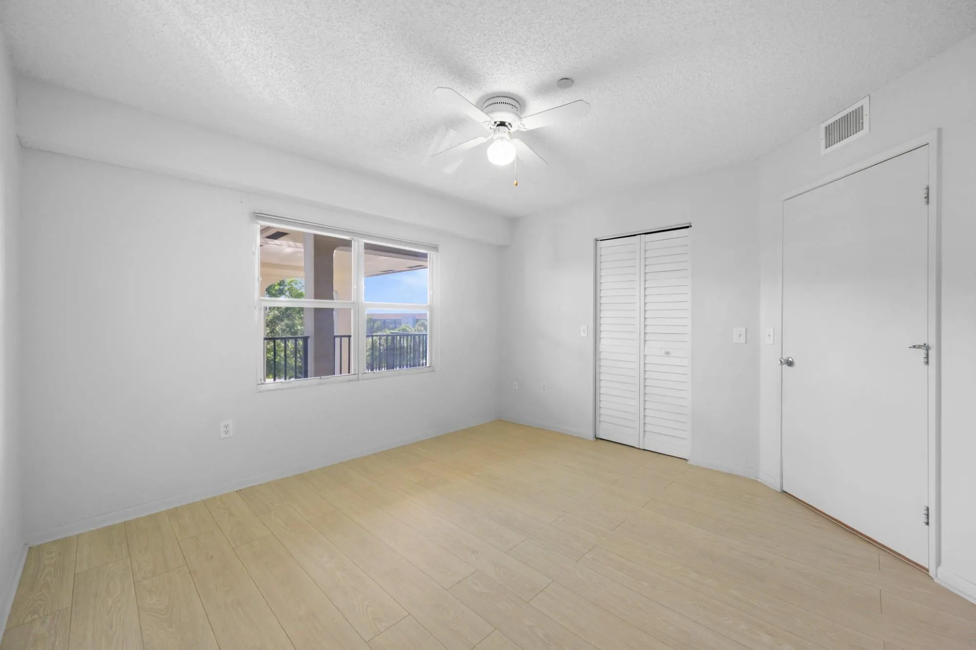550 SW 137th Ave, #401L