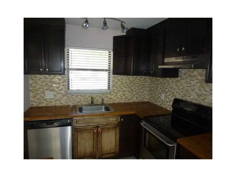 21895 Lake Forest Cir, #106