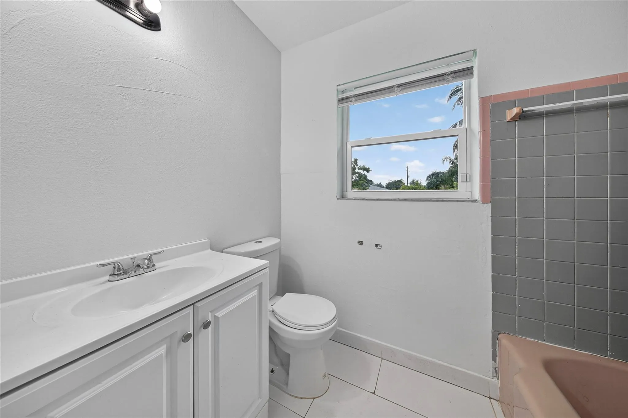206 NW 5th Avenue