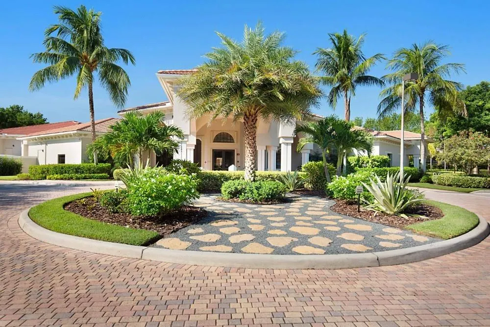 6880 Antinori Lane