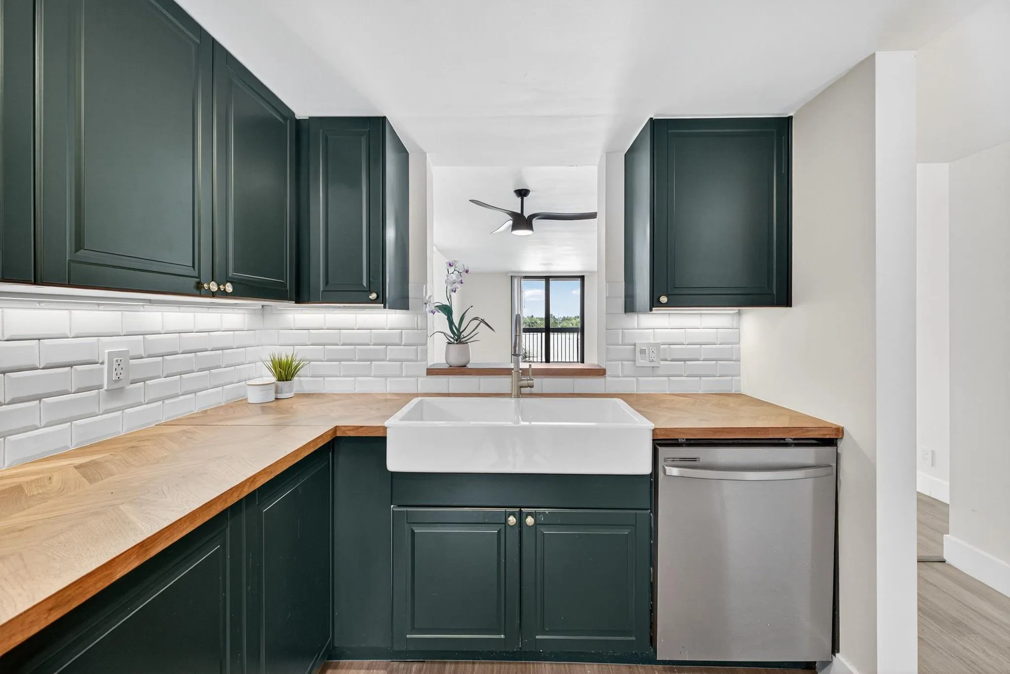 2707 NE 14th St Cswy, #401