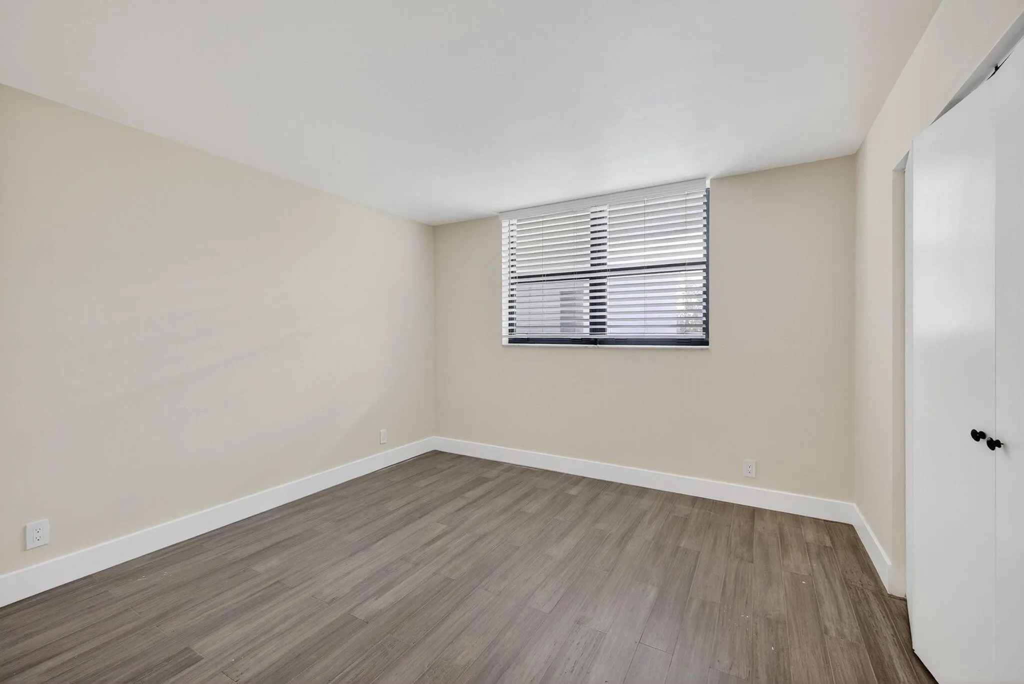 2707 NE 14th St Cswy, #401