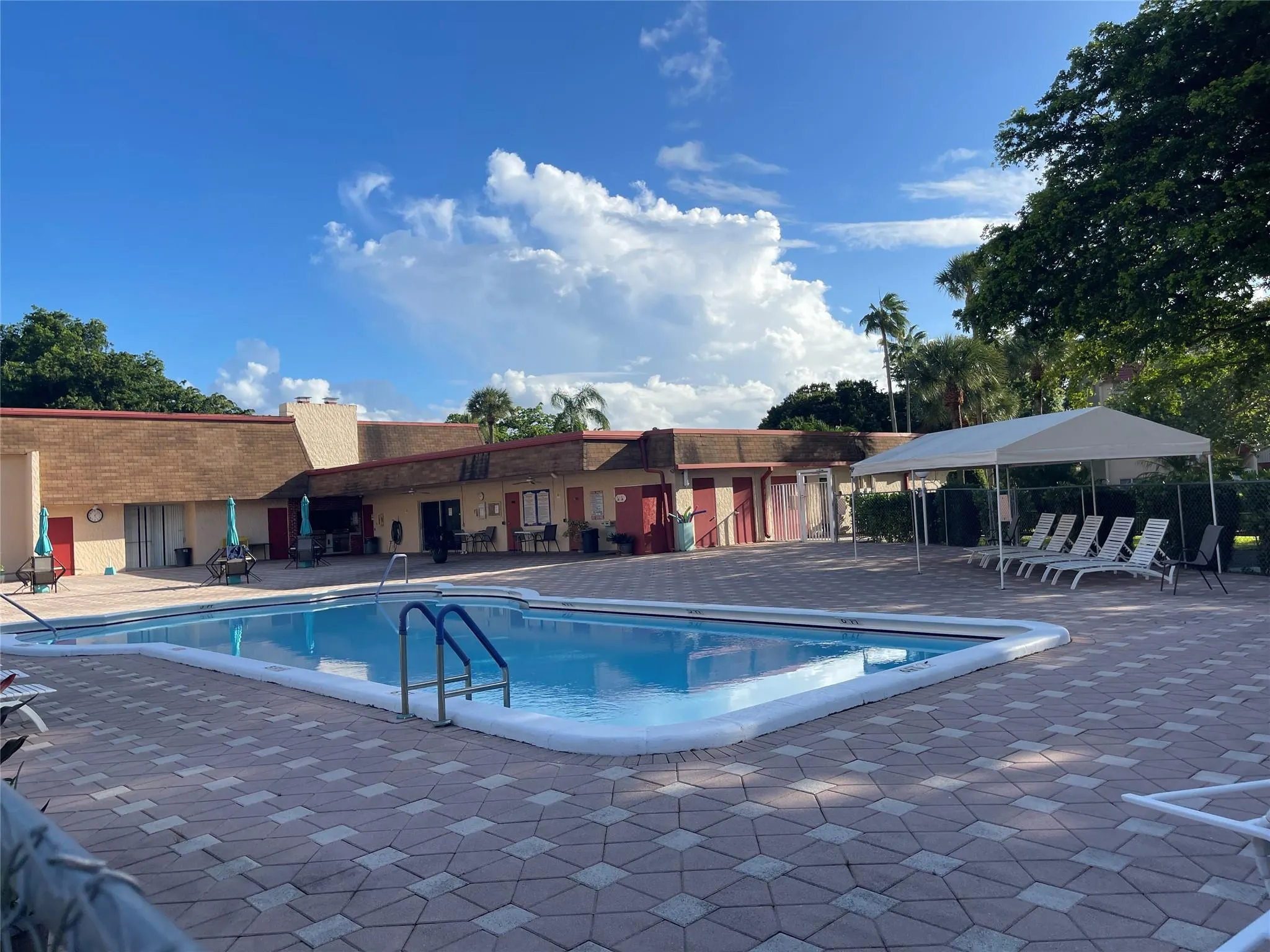 1005 Country Club Dr, #205