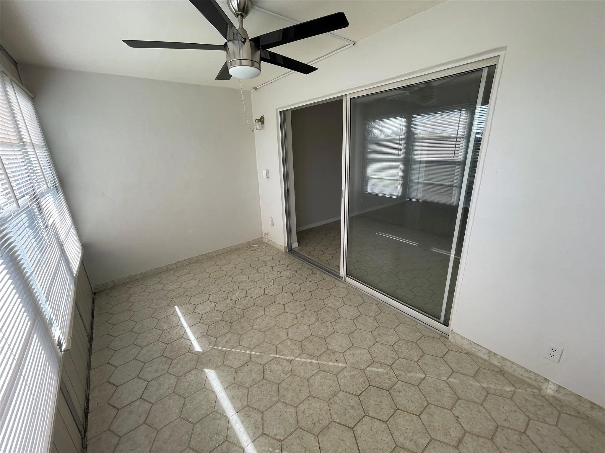 1005 Country Club Dr, #205