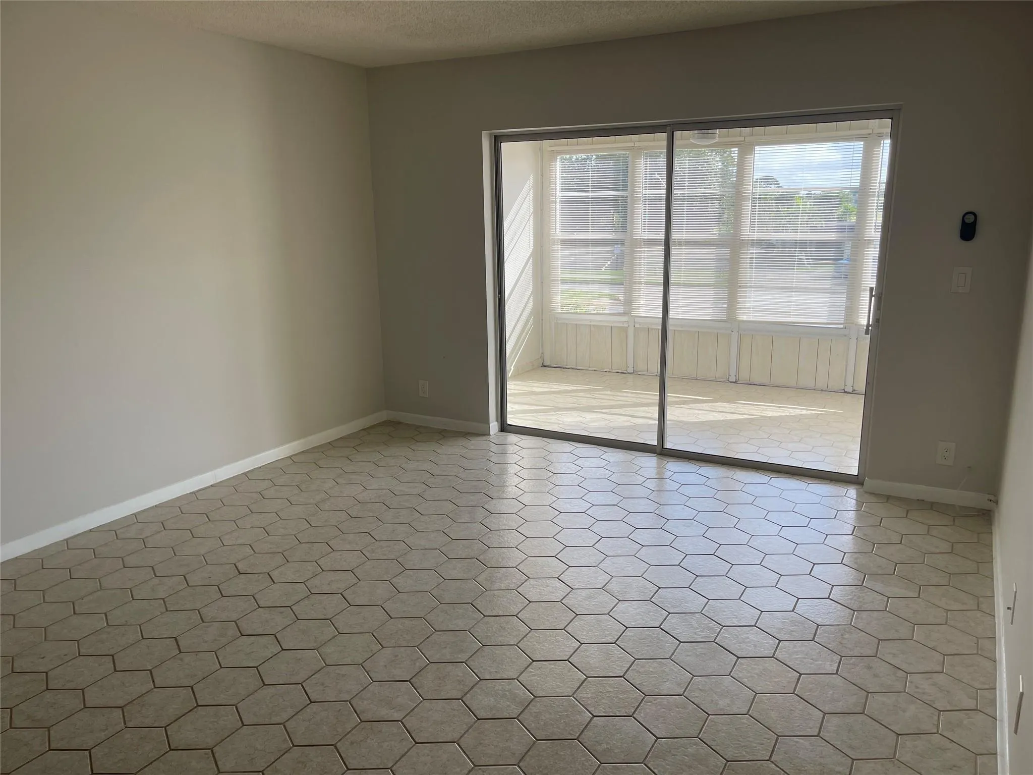 1005 Country Club Dr, #205