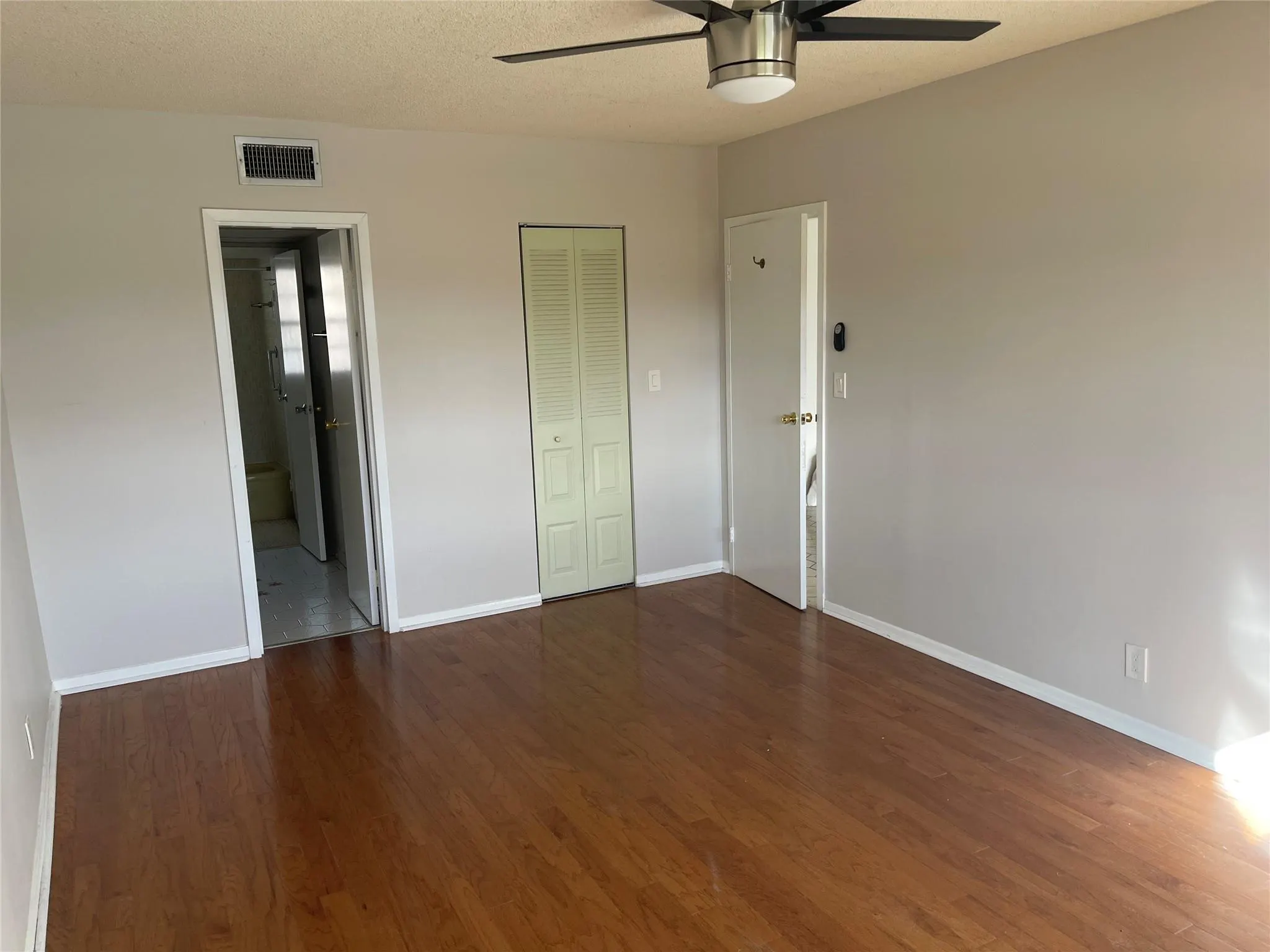 1005 Country Club Dr, #205