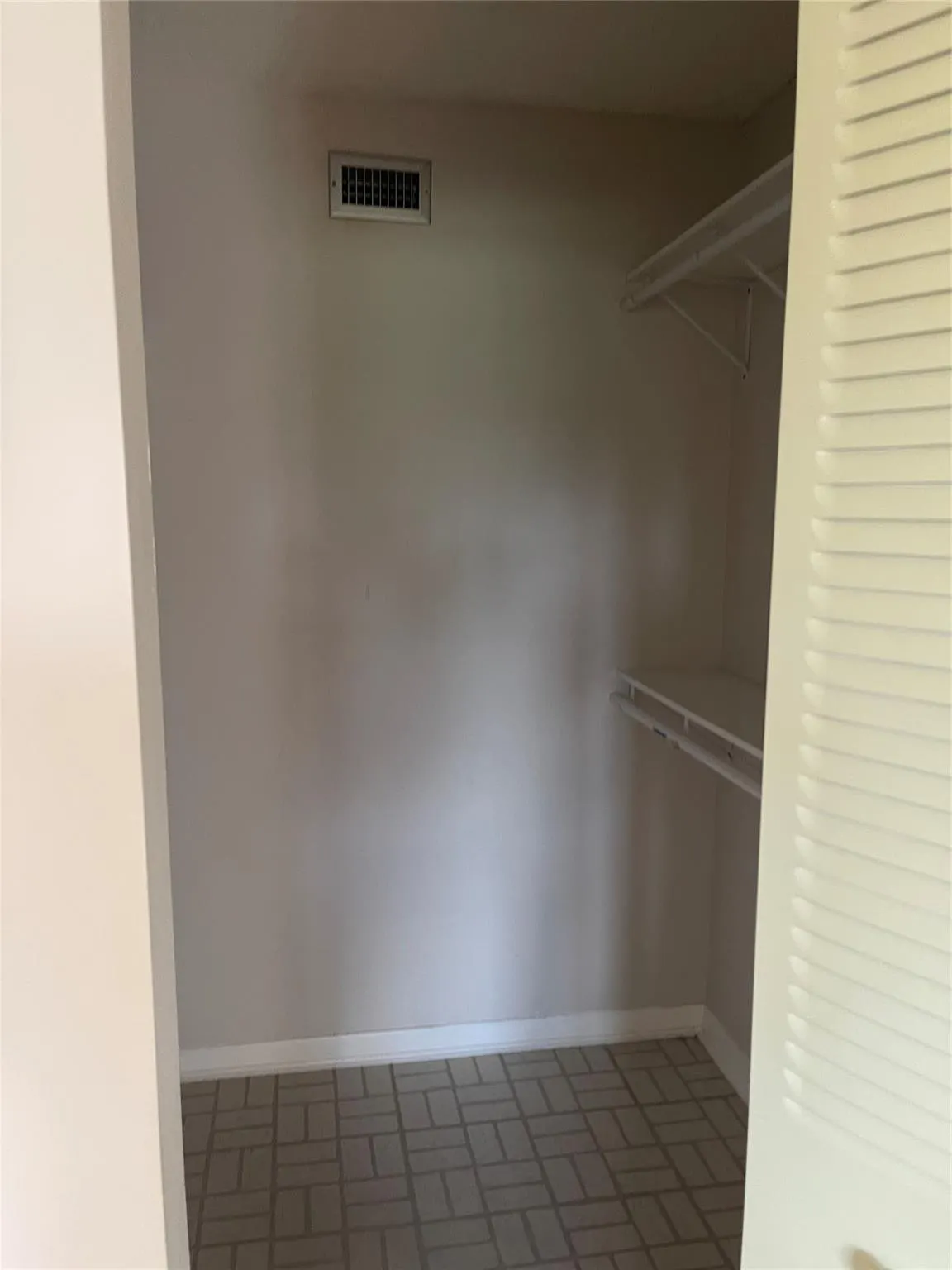 1005 Country Club Dr, #205