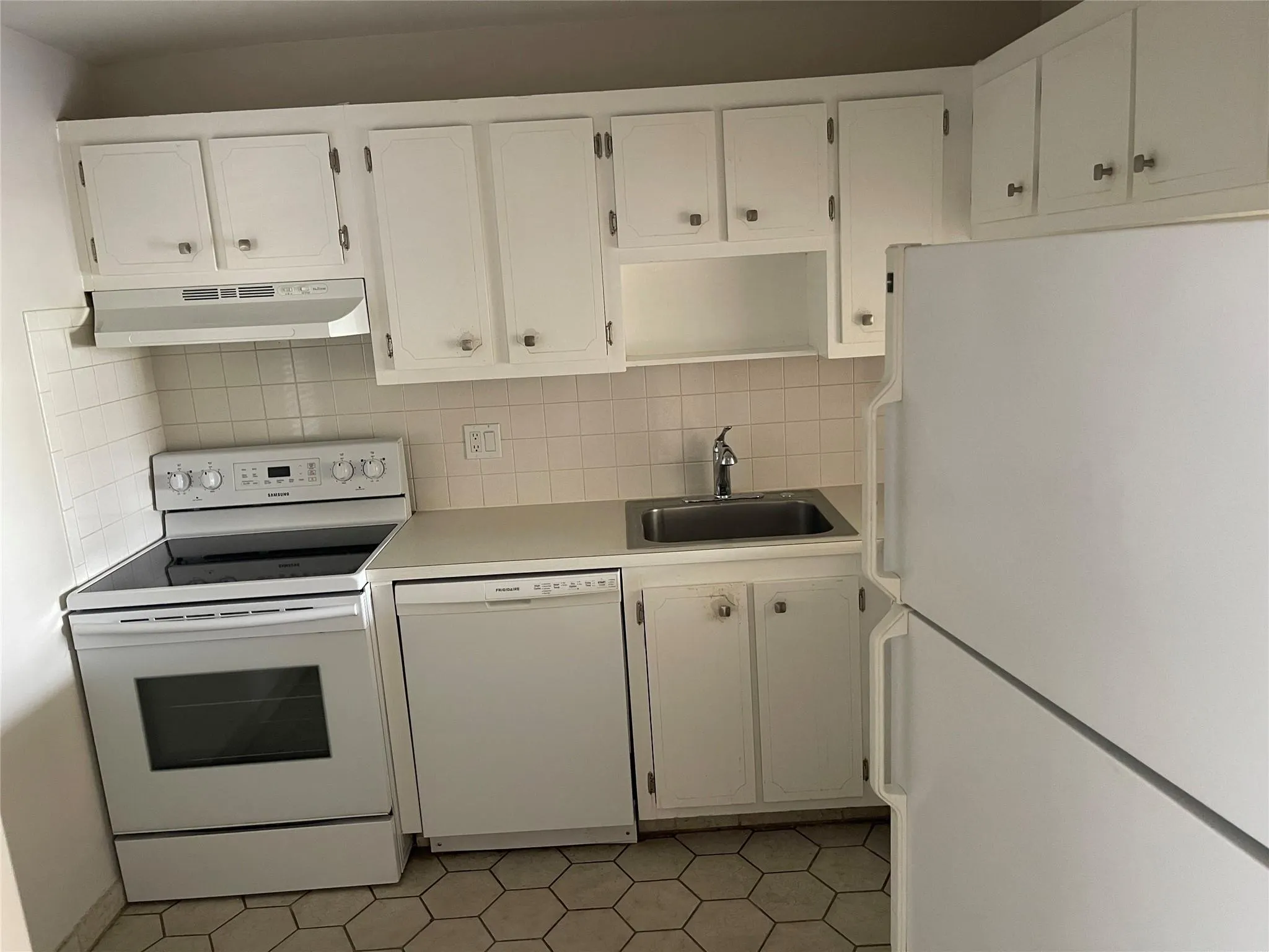 1005 Country Club Dr, #205