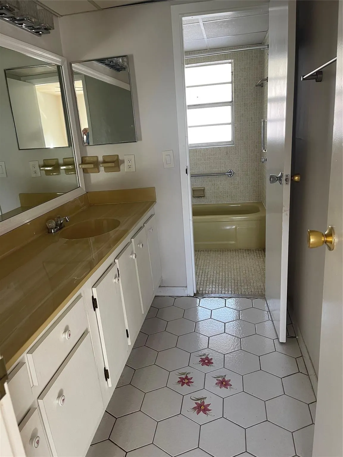1005 Country Club Dr, #205