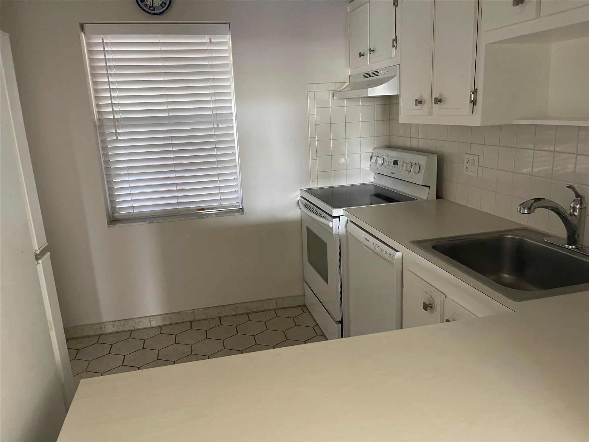 1005 Country Club Dr, #205