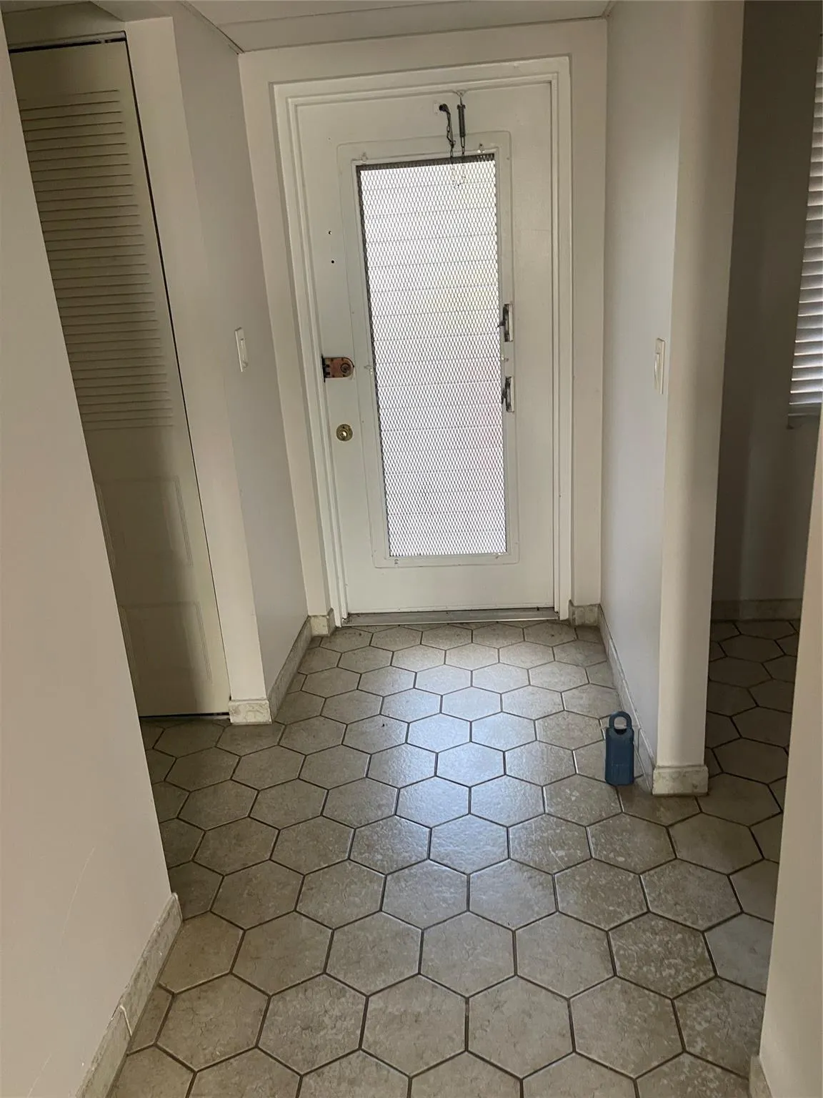 1005 Country Club Dr, #205