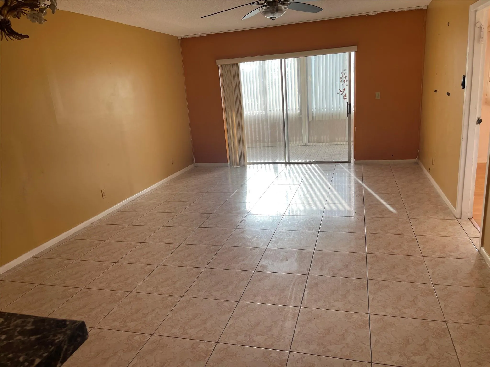 1025 Country Club Dr, #407