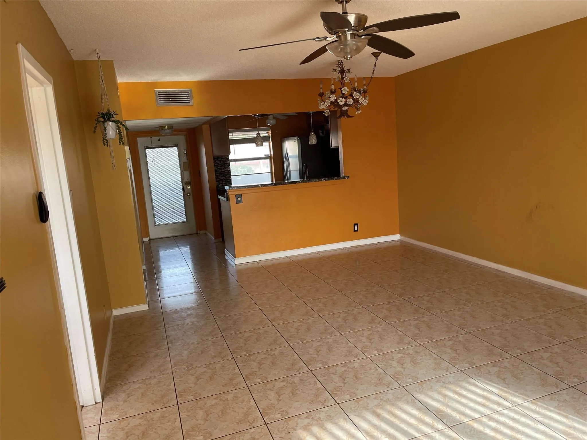 1025 Country Club Dr, #407