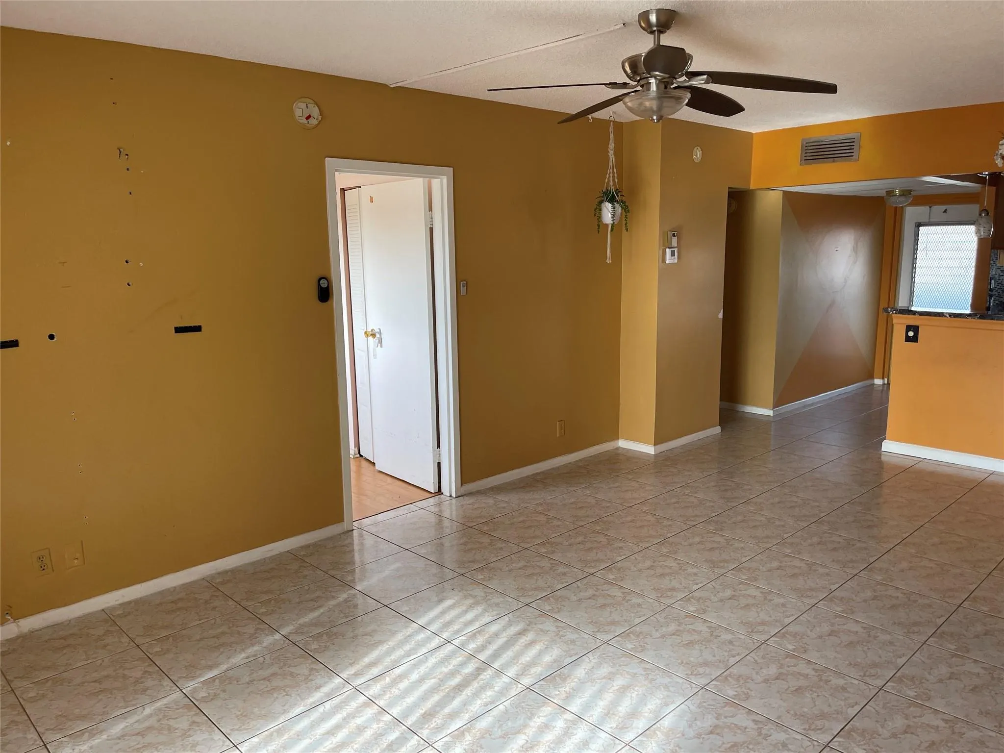 1025 Country Club Dr, #407