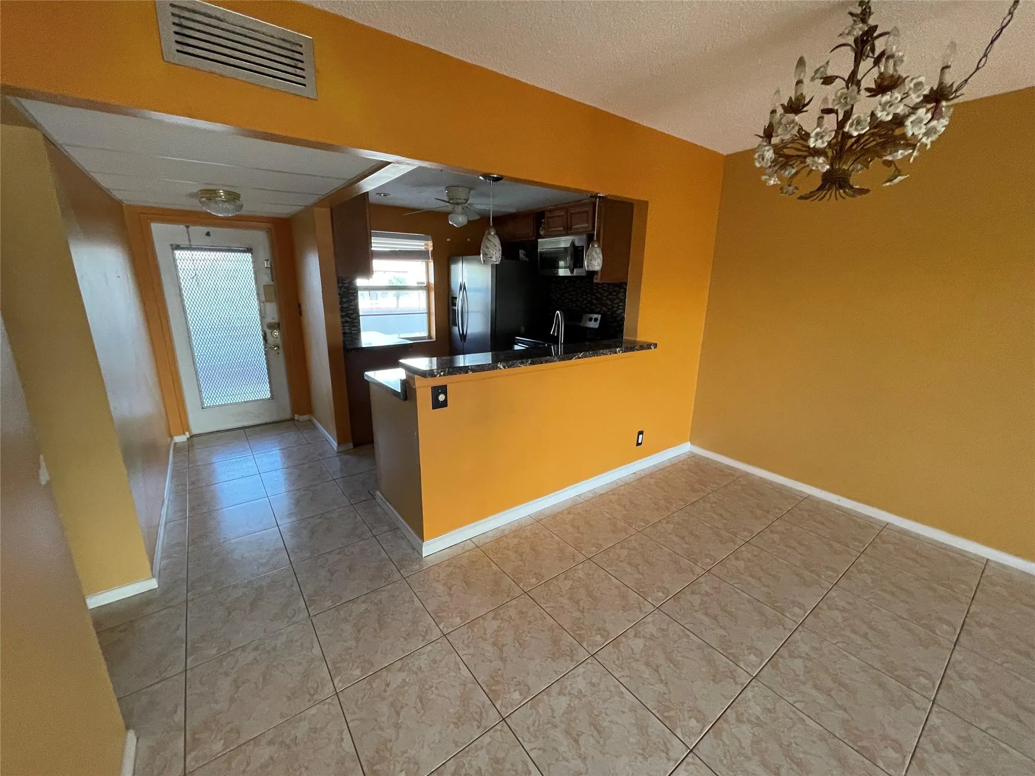 1025 Country Club Dr, #407