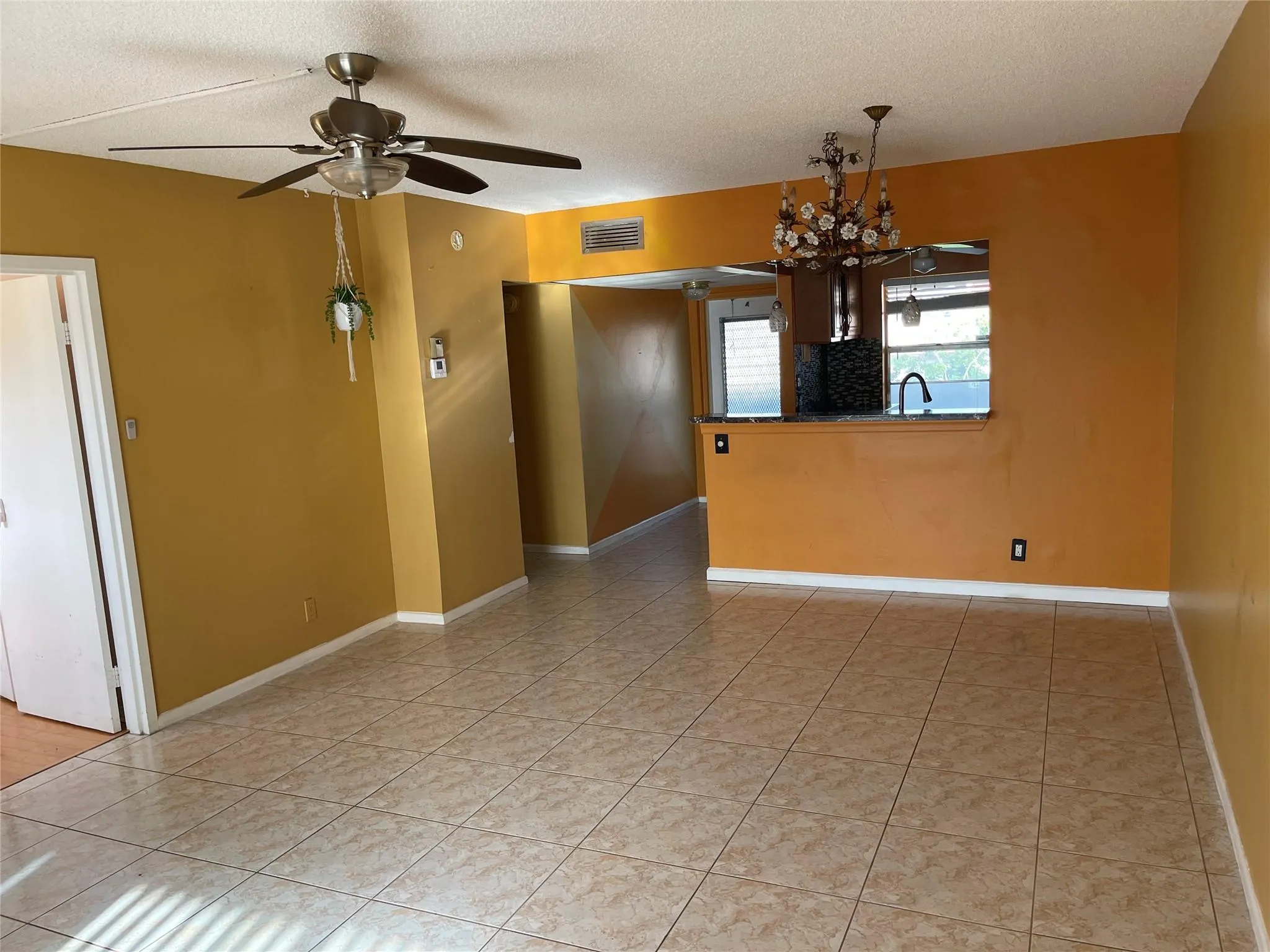 1025 Country Club Dr, #407