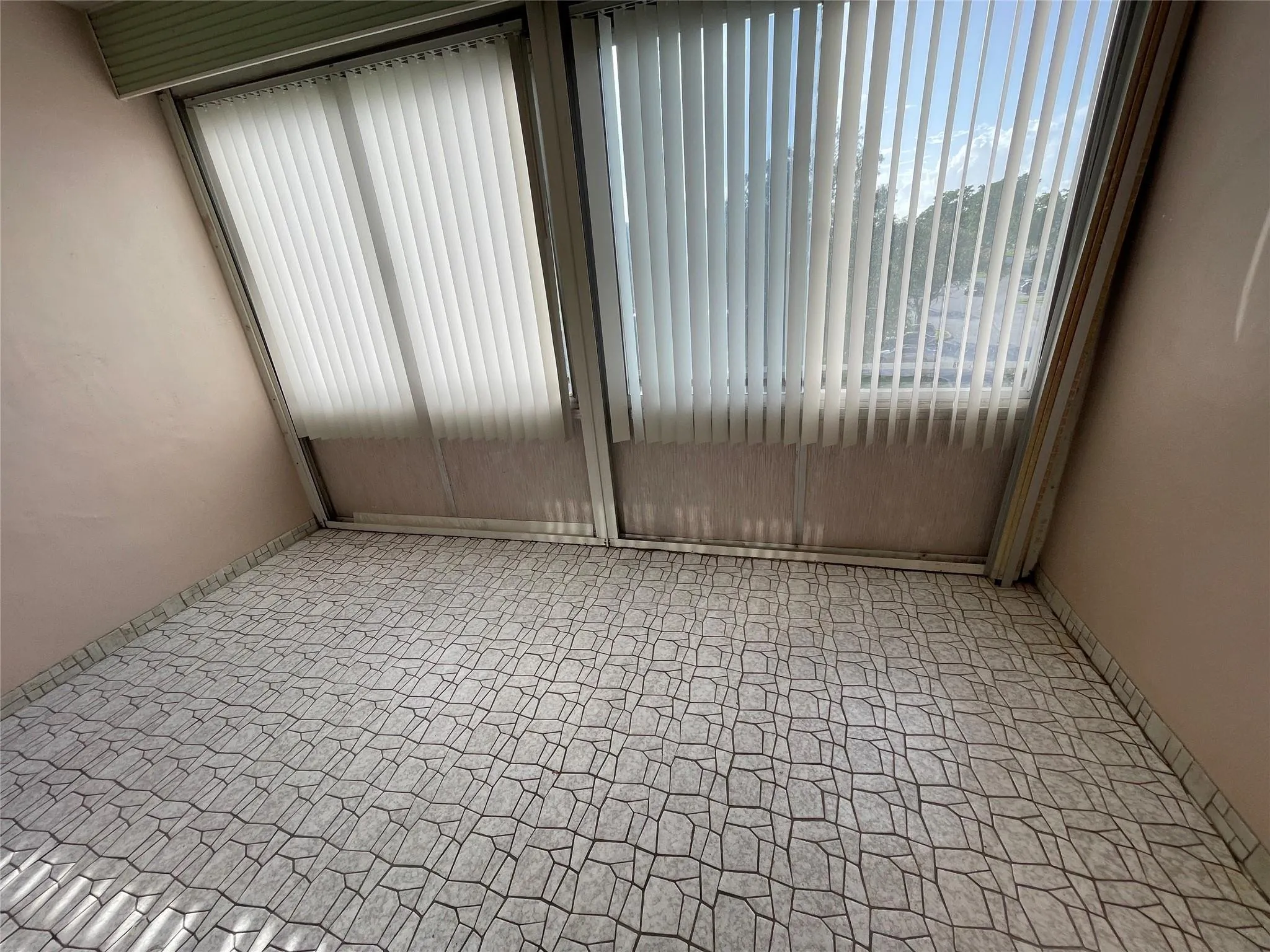 1025 Country Club Dr, #407