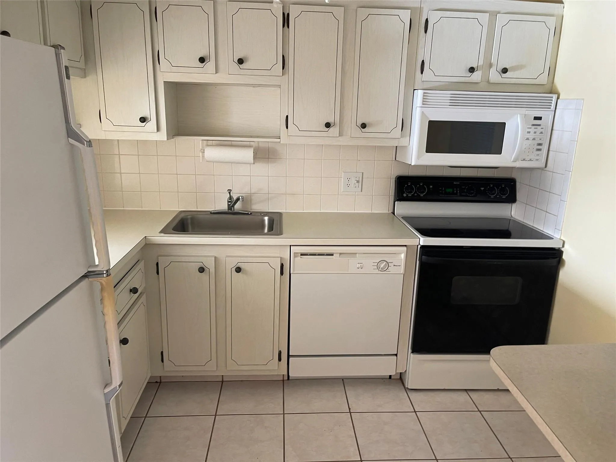 1025 Country Club Dr, #301