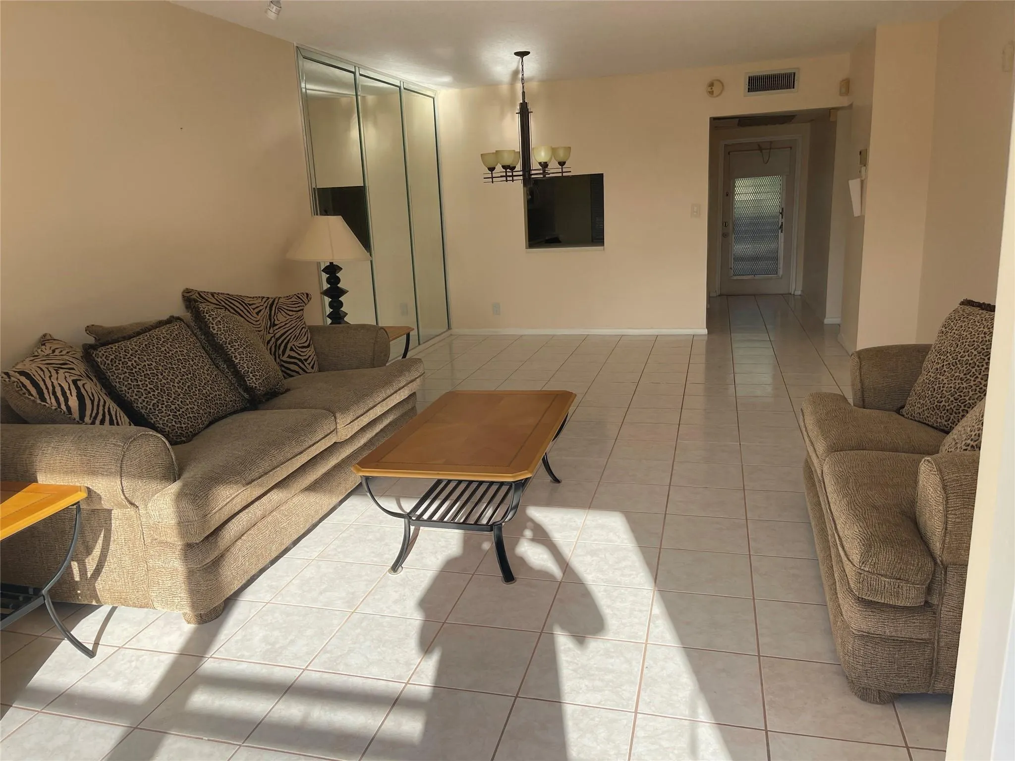 1025 Country Club Dr, #301