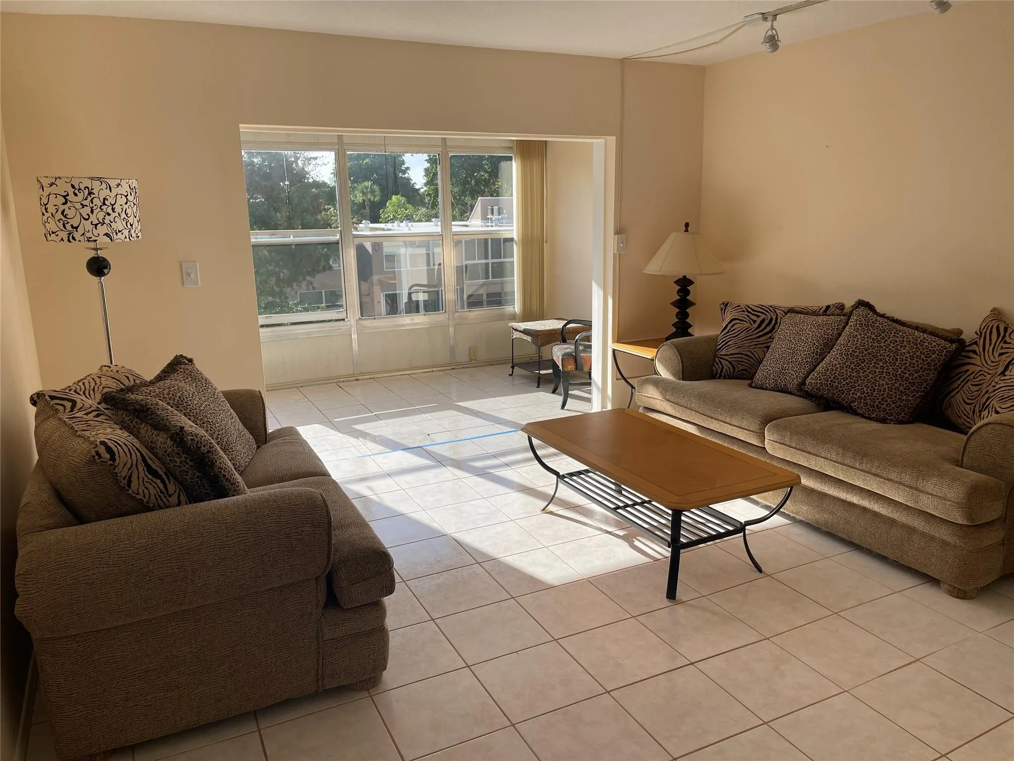 1025 Country Club Dr, #301