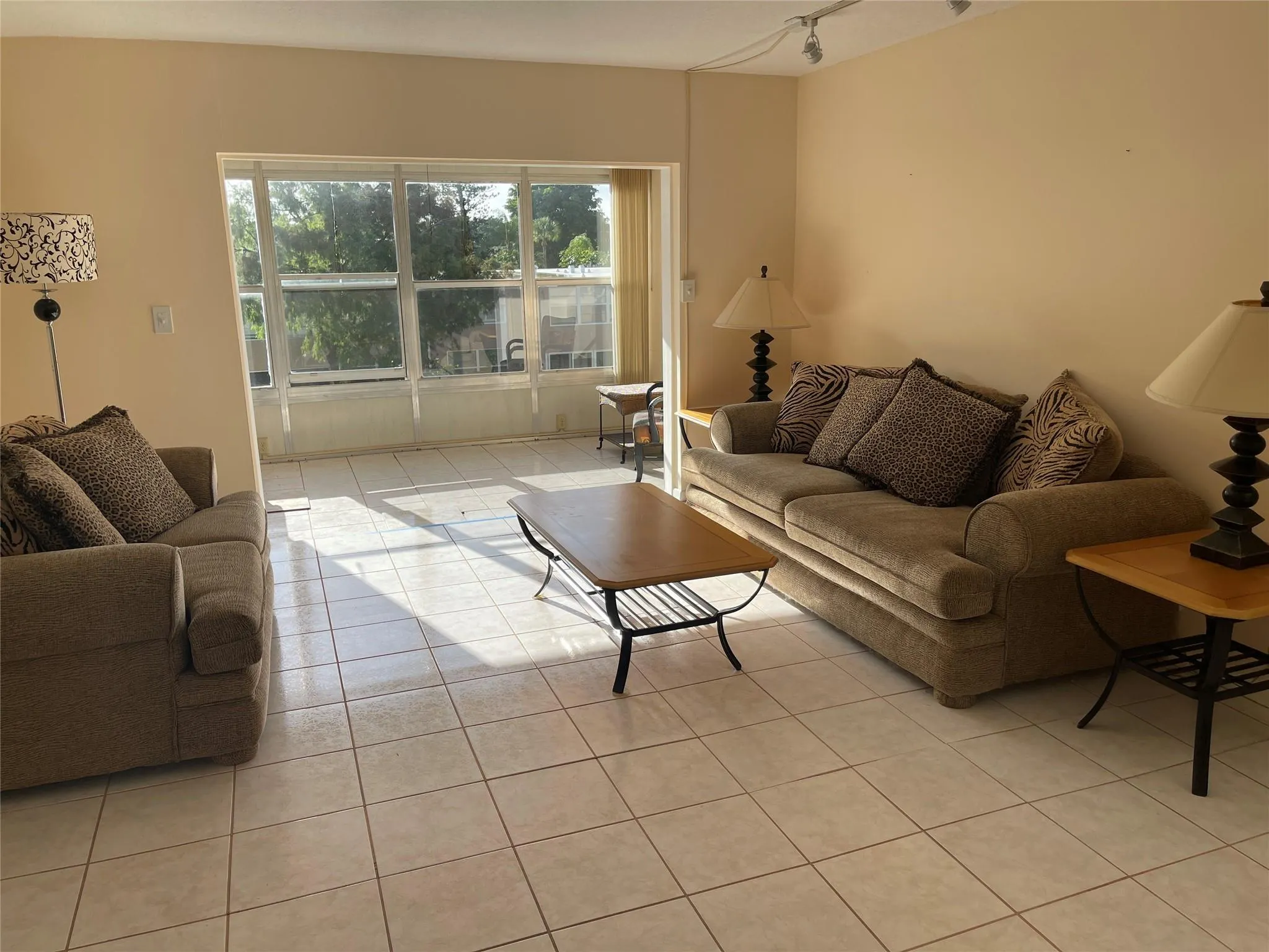 1025 Country Club Dr, #301