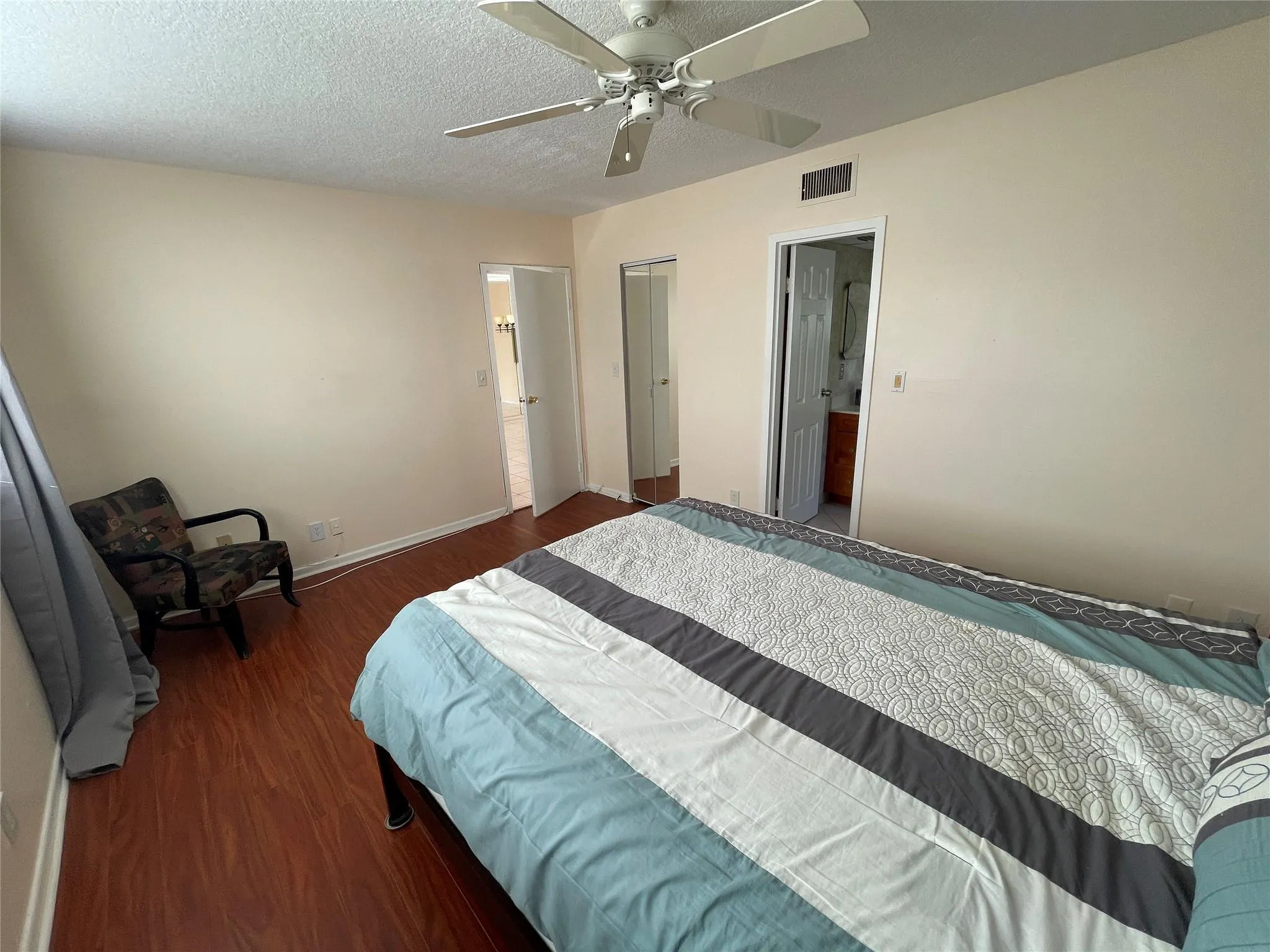 1025 Country Club Dr, #301
