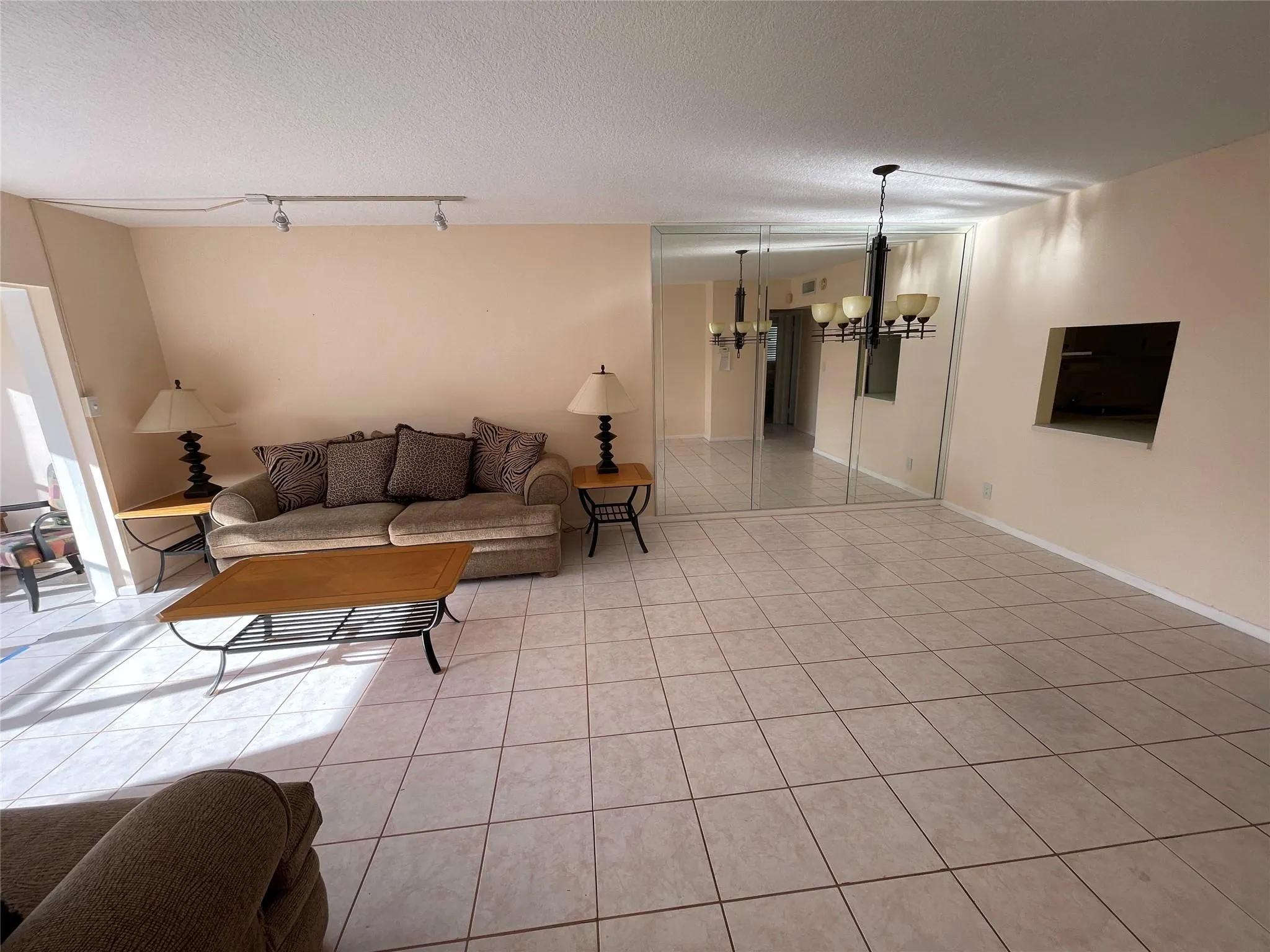 1025 Country Club Dr, #301