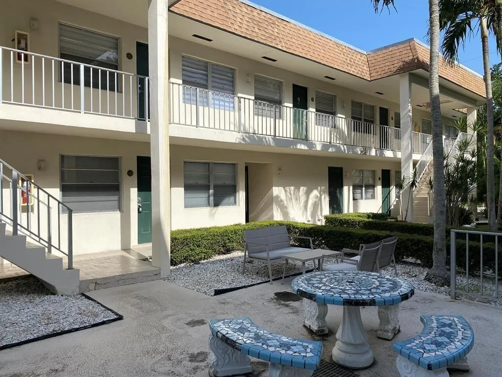 340 NW 19th St, #207