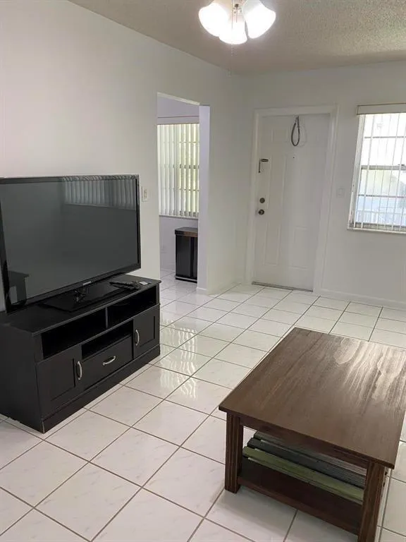 340 NW 19th St, #207