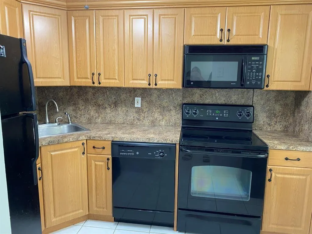 340 NW 19th St, #207